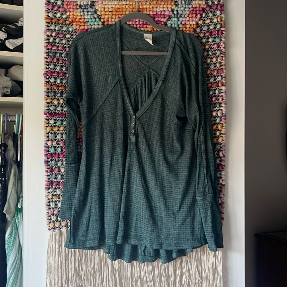 Very soft and roomy We the Free top